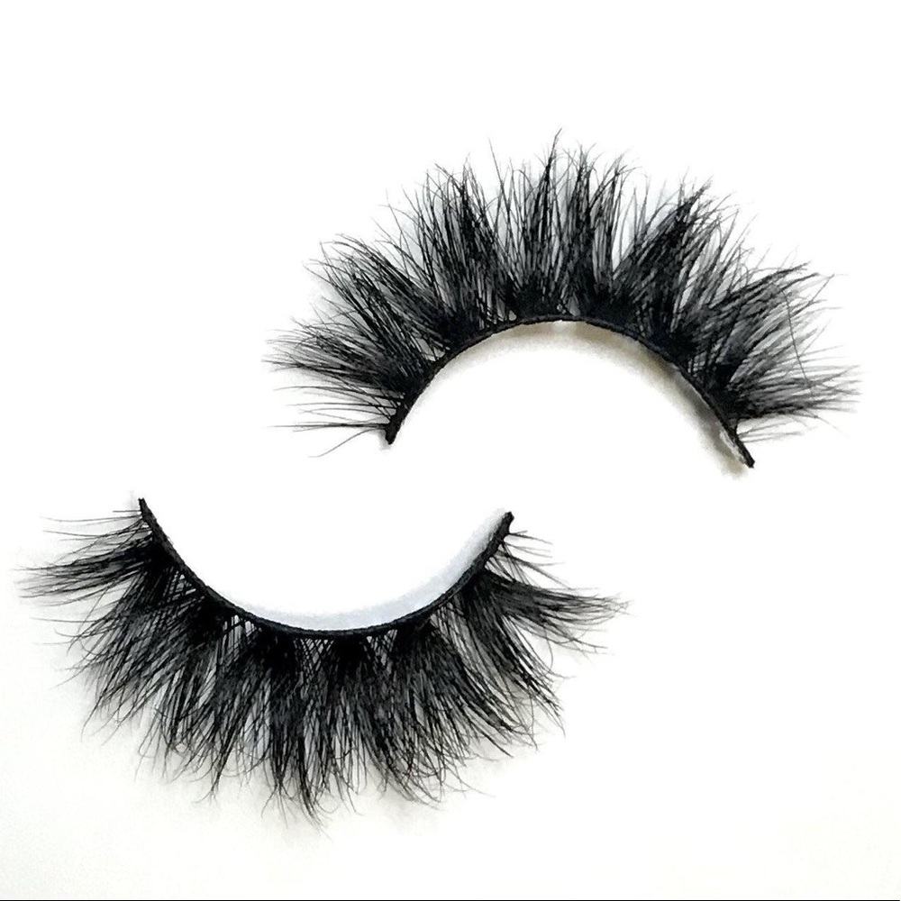 “Star” Lashes - Picture 2 of 3